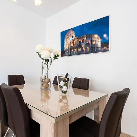 Apartamento Fuengirola דירה *